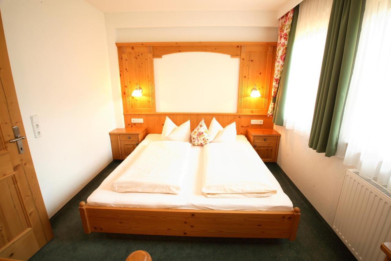 Ferienhof Lackner Ried im Zillertal Zimmer foto